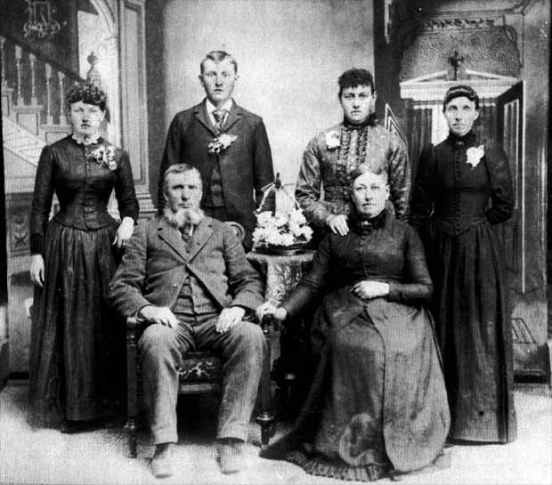 Black and white photograph of the Christopher H. Rynierson family, including his wife Mary, son Benjamin, and daughters Maggie, Nancy and Cynthia